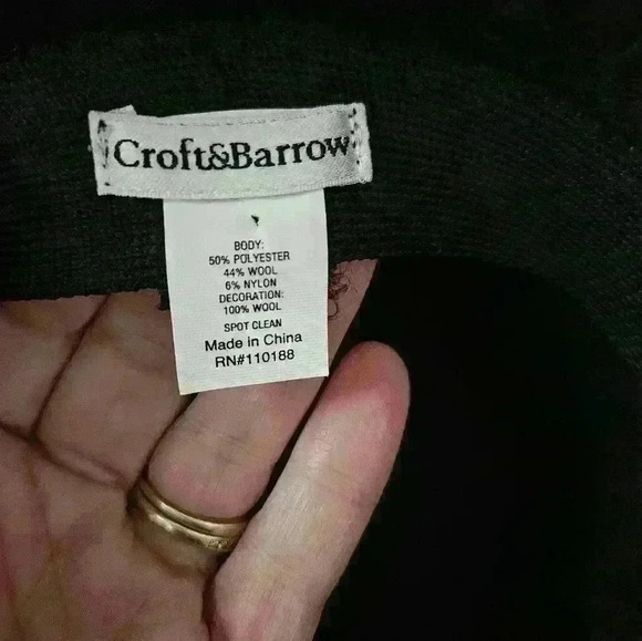 Croft&Barrow Black wool blend bucket style hat w flower detail - Picture 4 of 5